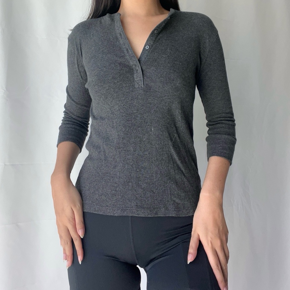 Goldie LeWinter VARIEGATED RIB HENLEY in Charcoal